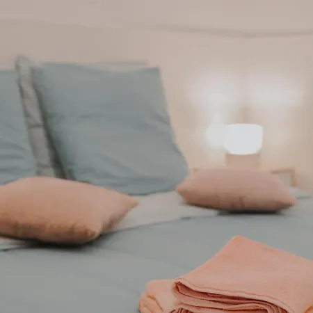 30 Mètres De La Et Des Planches. à Pied ! *