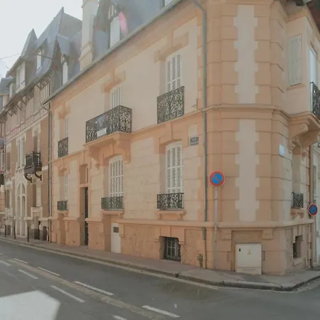 30 Metres De La Et Des Planches. A Pied ! トルヴィル＝シュル＝メール