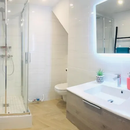 30 Metres De La Et Des Planches. A Pied ! アパート