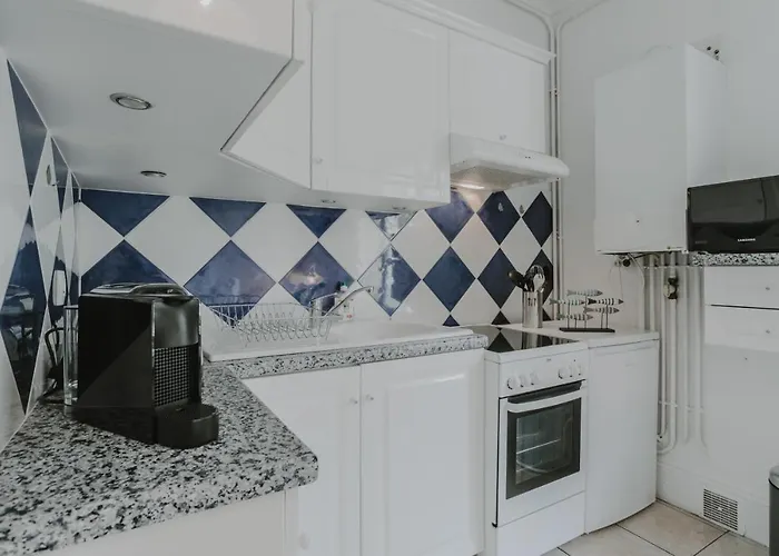 30 Metres De La Et Des Planches. A Pied ! *